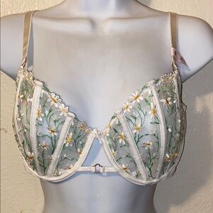 Victoria’s Secret floral Embroidered Underwire Bra - Cream and Green